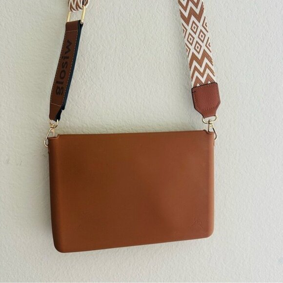 Ryan & Rose Silicone Crossbody Color Saddle - Picture 9 of 14